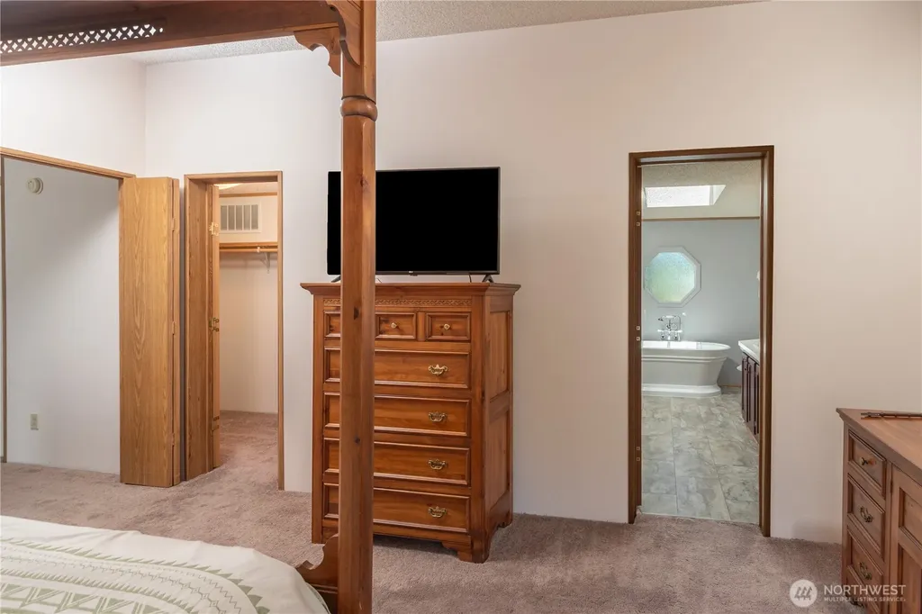 532 NW Silver Glen Lane Bremerton WA 98311