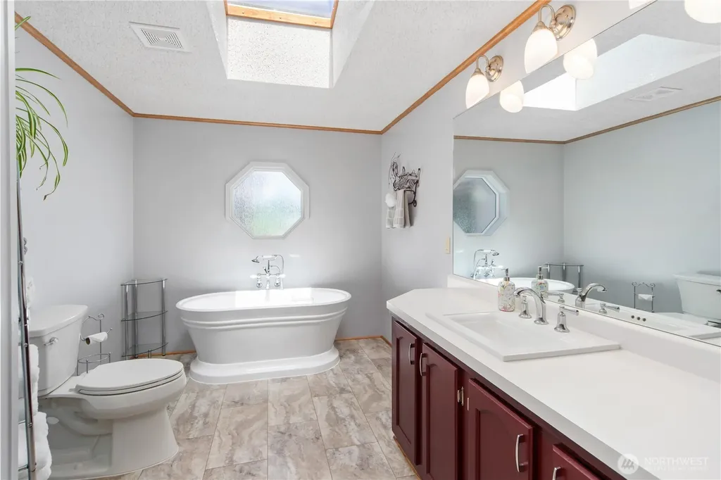 532 NW Silver Glen Lane Bremerton WA 98311