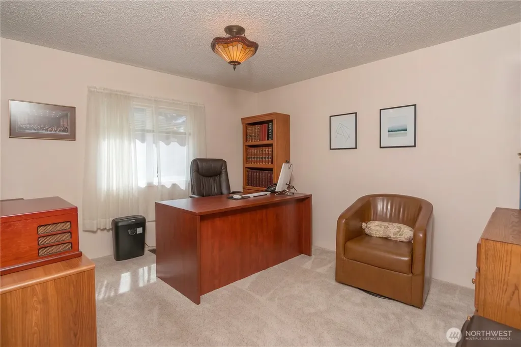 532 NW Silver Glen Lane Bremerton WA 98311
