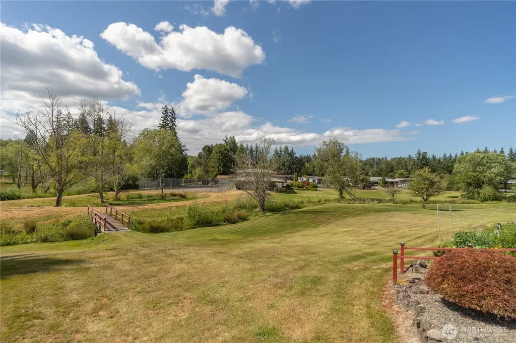 532 NW Silver Glen Lane Bremerton WA 98311