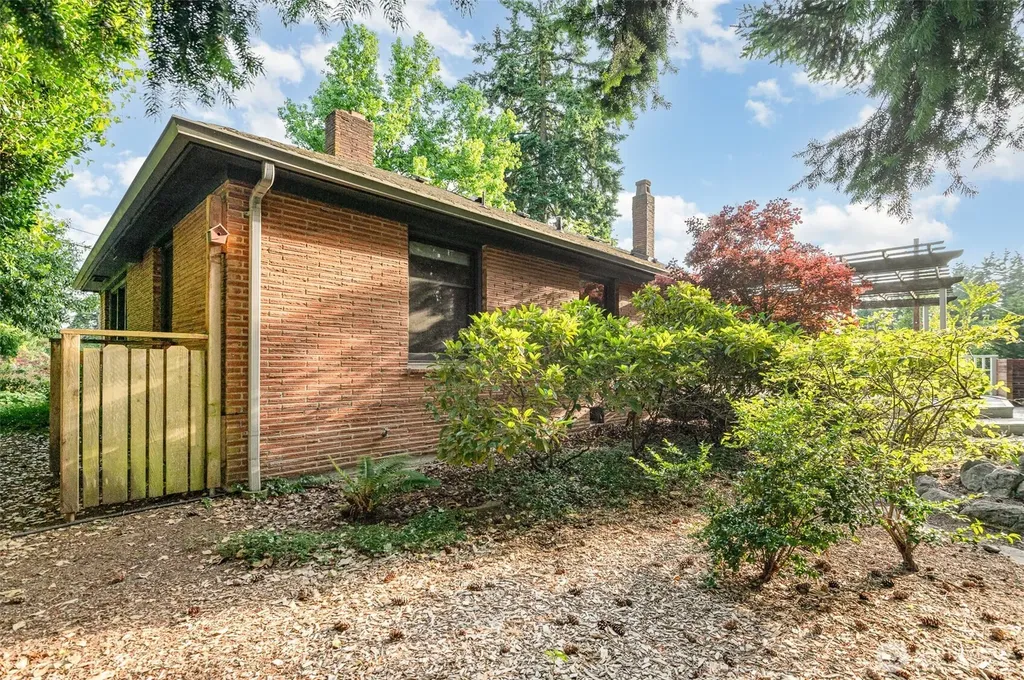 726 N 137th Street Seattle WA 98133