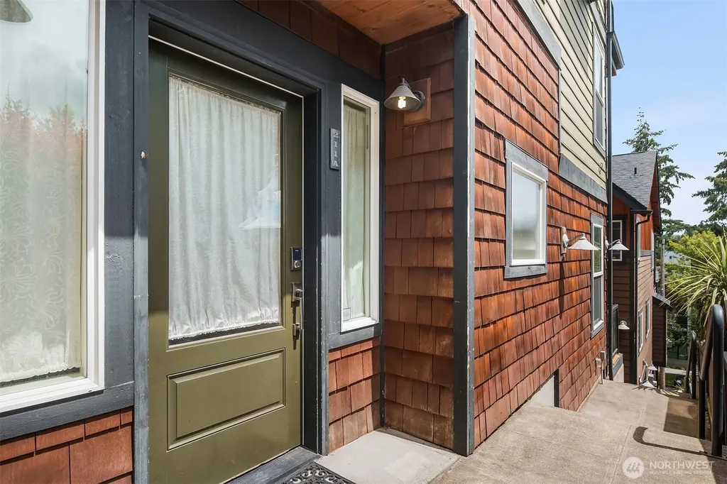 213 26th Avenue E Seattle WA 98112