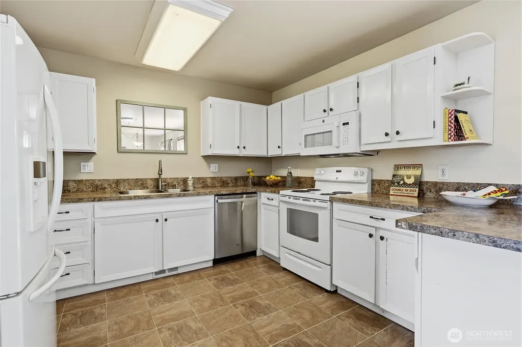 1067 Swanson Way NE Poulsbo WA 98370