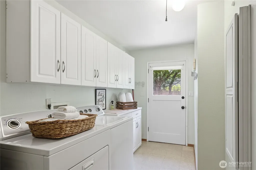1067 Swanson Way NE Poulsbo WA 98370