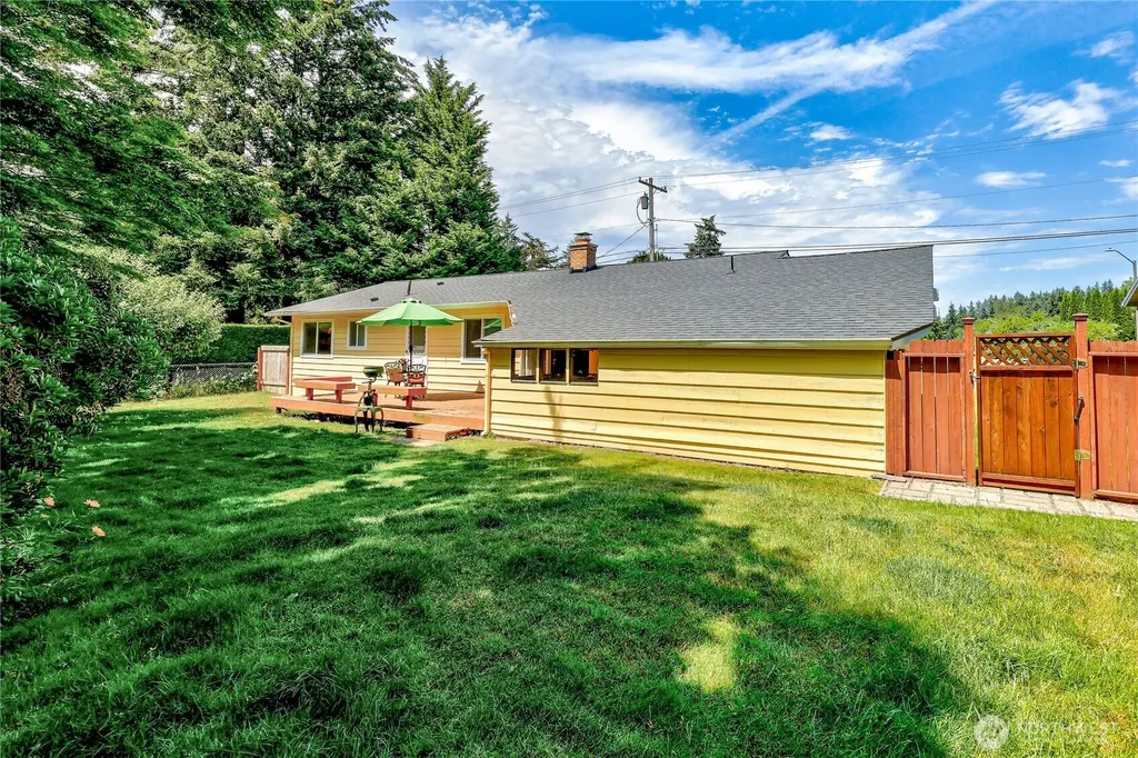 1067 Swanson Way NE Poulsbo WA 98370