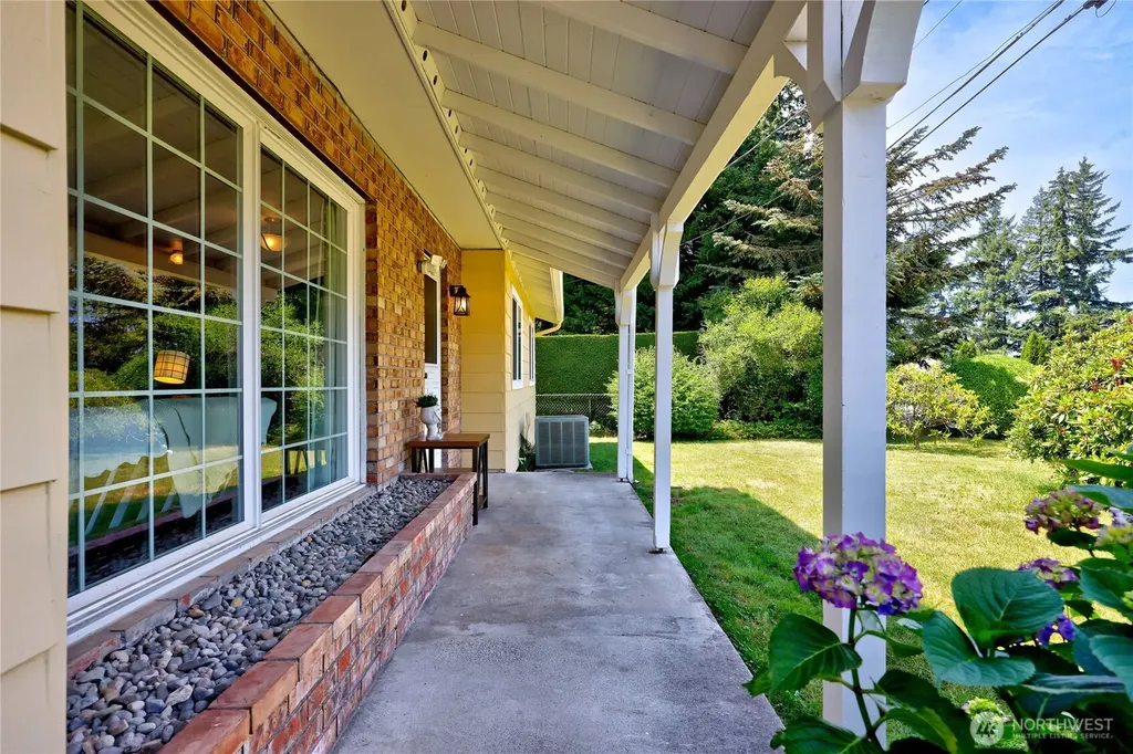 1067 Swanson Way NE Poulsbo WA 98370