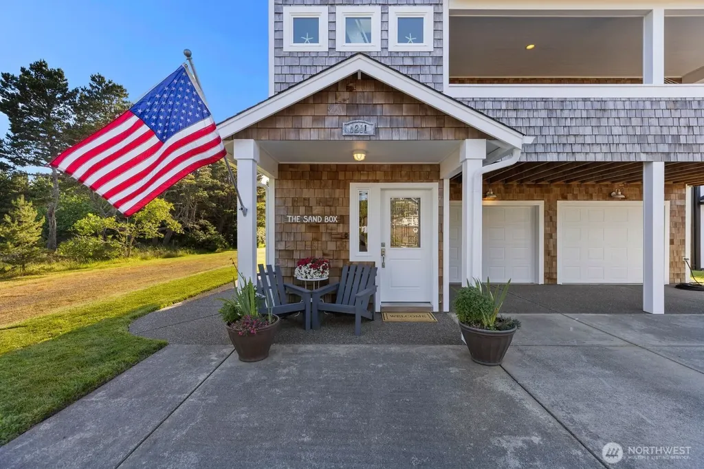 1211 Ocean Beach Boulevard S Long Beach WA 98631