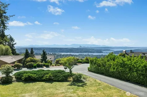 4736 Somerset Avenue SE Bellevue WA 98006