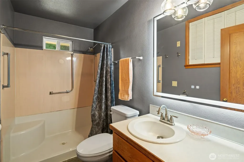 3512 SE Salmonberry Road Port Orchard WA 98366