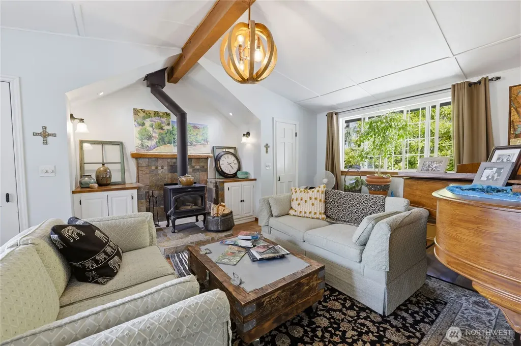 1071 Swanson Way NE Poulsbo WA 98370