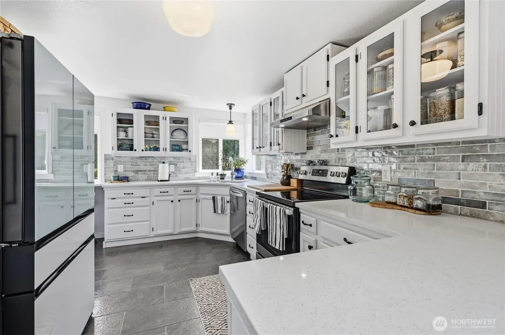 1071 Swanson Way NE Poulsbo WA 98370