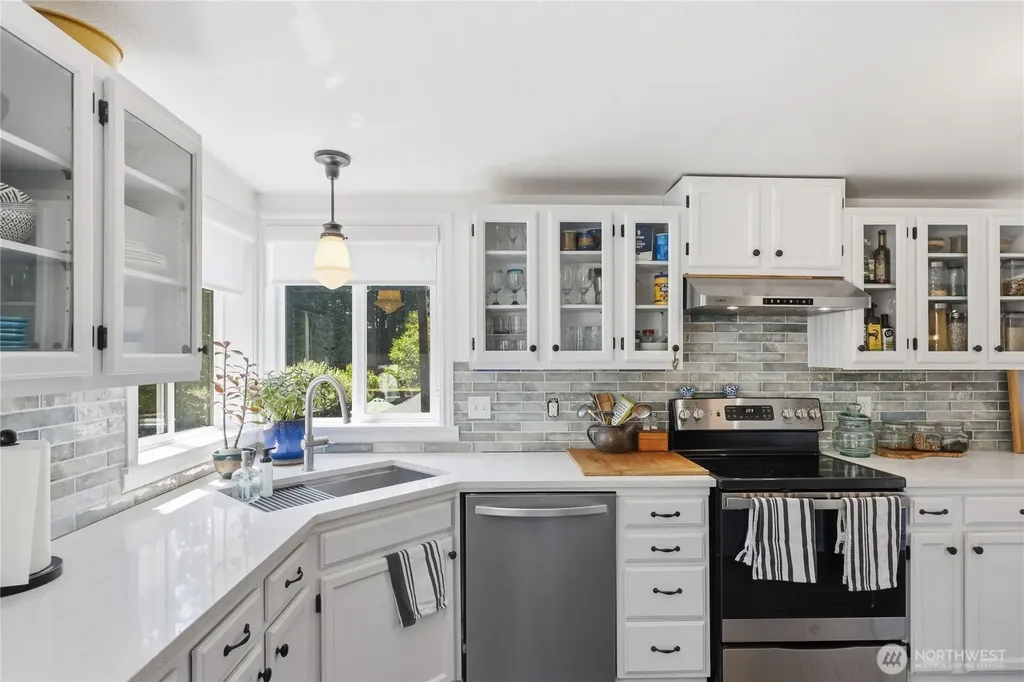 1071 Swanson Way NE Poulsbo WA 98370