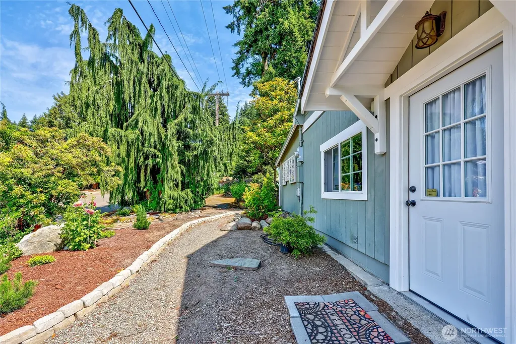 1071 Swanson Way NE Poulsbo WA 98370