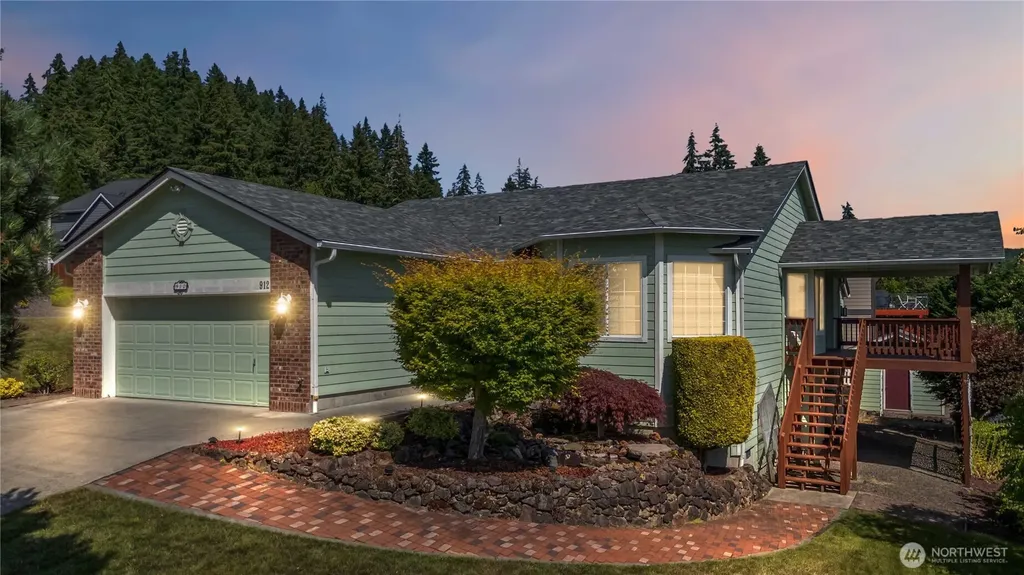 912 Edinburgh Court Kelso WA 98626