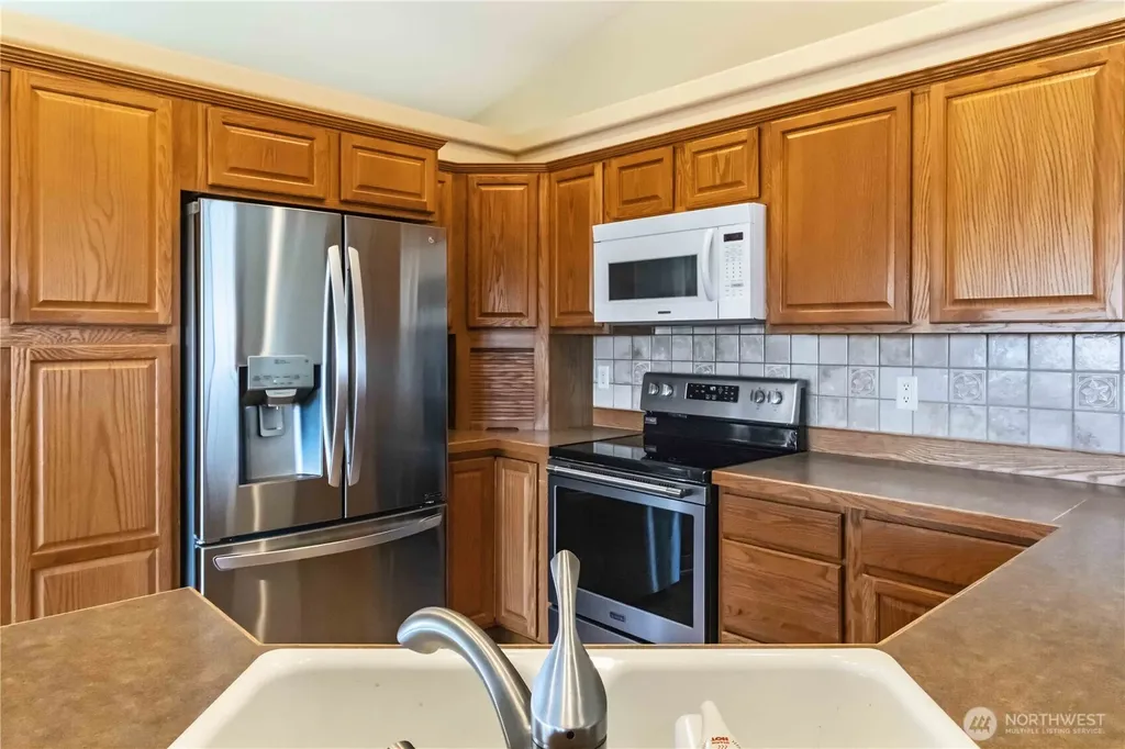 912 Edinburgh Court Kelso WA 98626