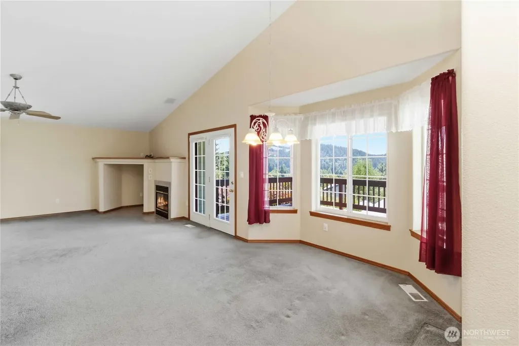 912 Edinburgh Court Kelso WA 98626