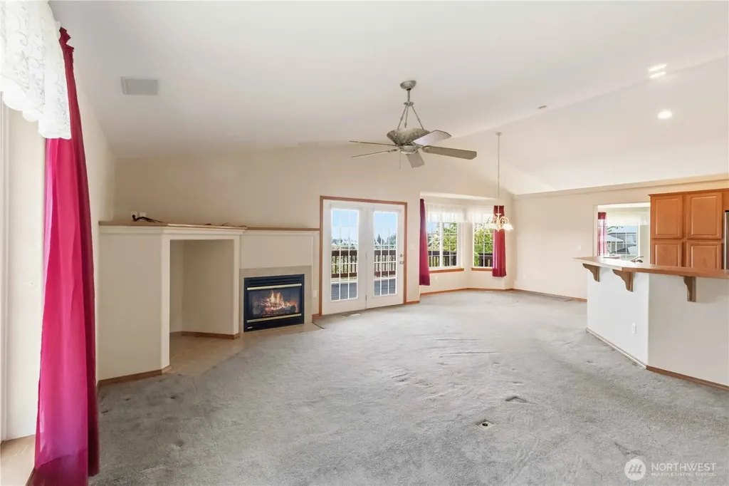 912 Edinburgh Court Kelso WA 98626