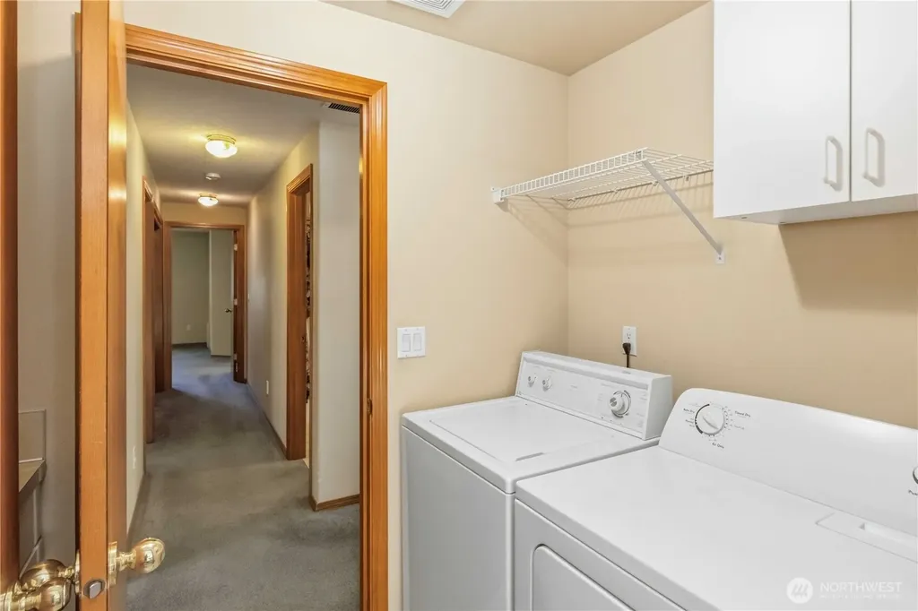 912 Edinburgh Court Kelso WA 98626