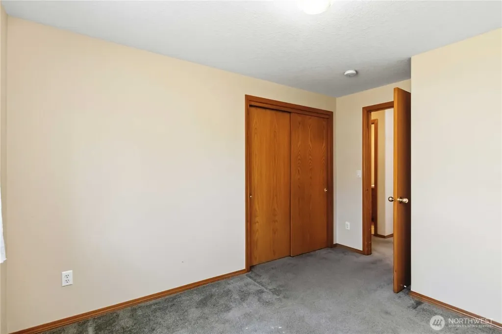 912 Edinburgh Court Kelso WA 98626