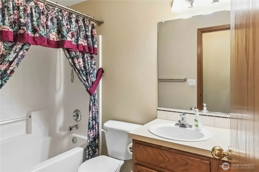 912 Edinburgh Court Kelso WA 98626