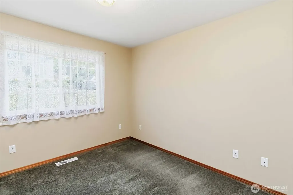 912 Edinburgh Court Kelso WA 98626