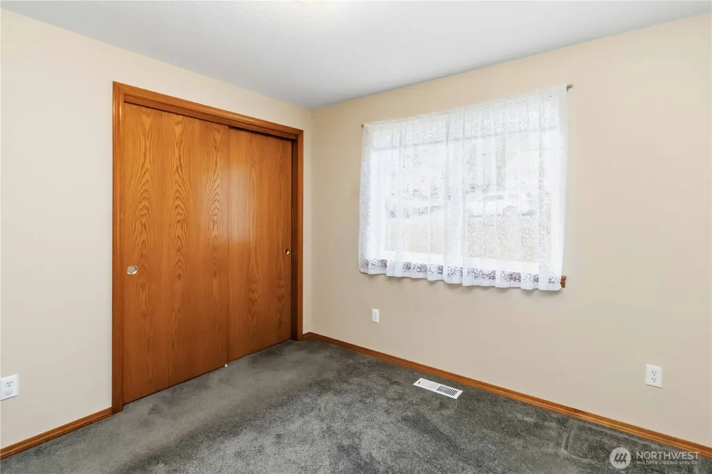 912 Edinburgh Court Kelso WA 98626