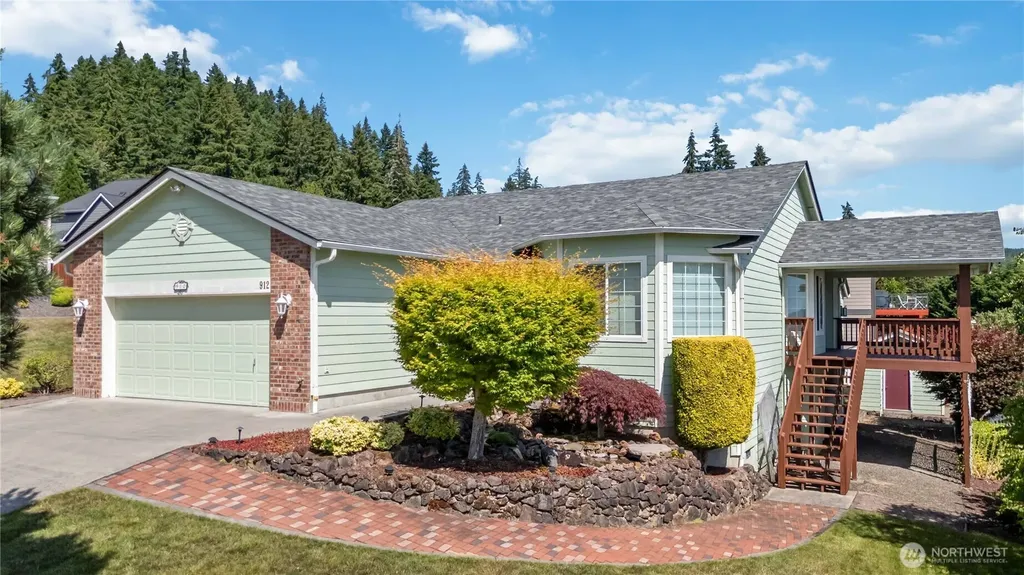 912 Edinburgh Court Kelso WA 98626