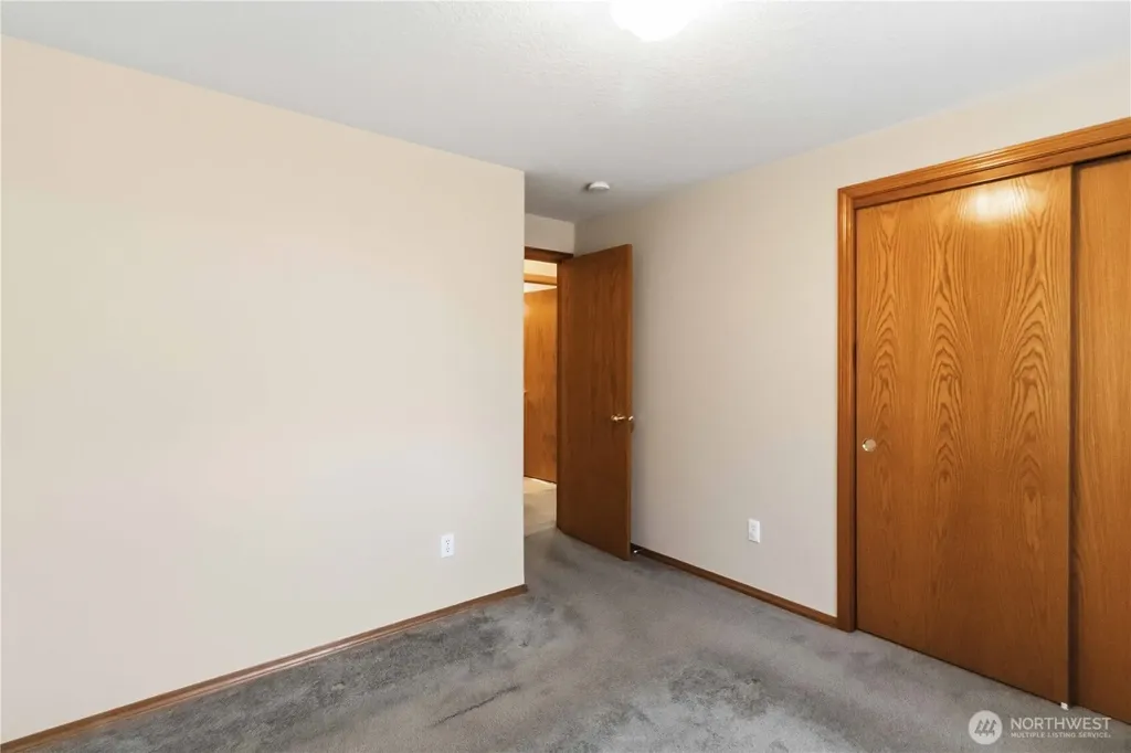912 Edinburgh Court Kelso WA 98626