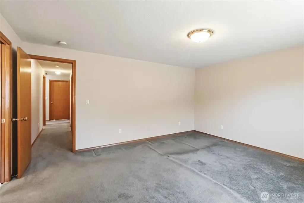 912 Edinburgh Court Kelso WA 98626