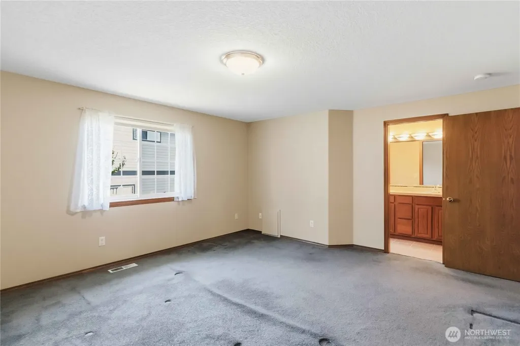 912 Edinburgh Court Kelso WA 98626