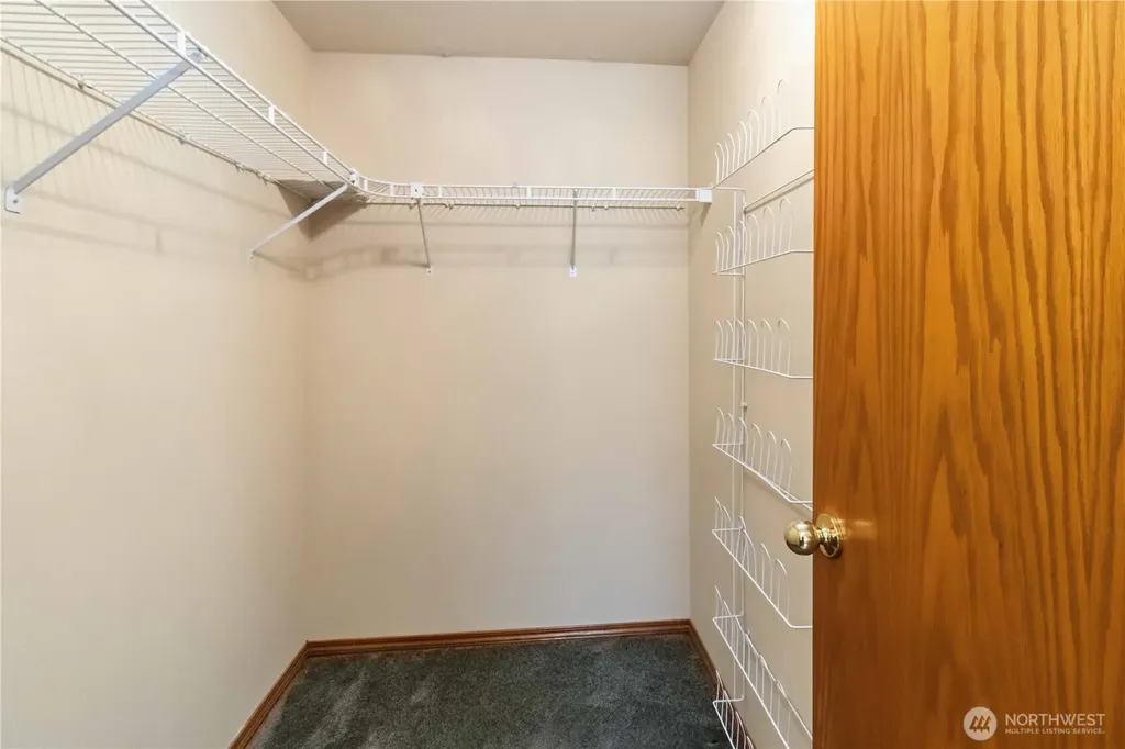912 Edinburgh Court Kelso WA 98626