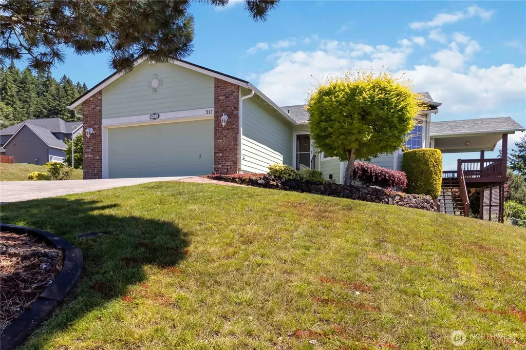 912 Edinburgh Court Kelso WA 98626