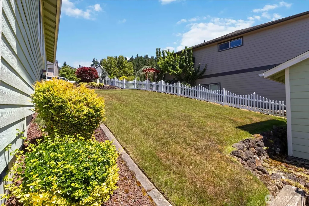 912 Edinburgh Court Kelso WA 98626