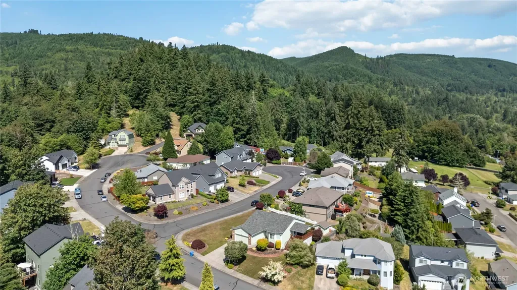 912 Edinburgh Court Kelso WA 98626