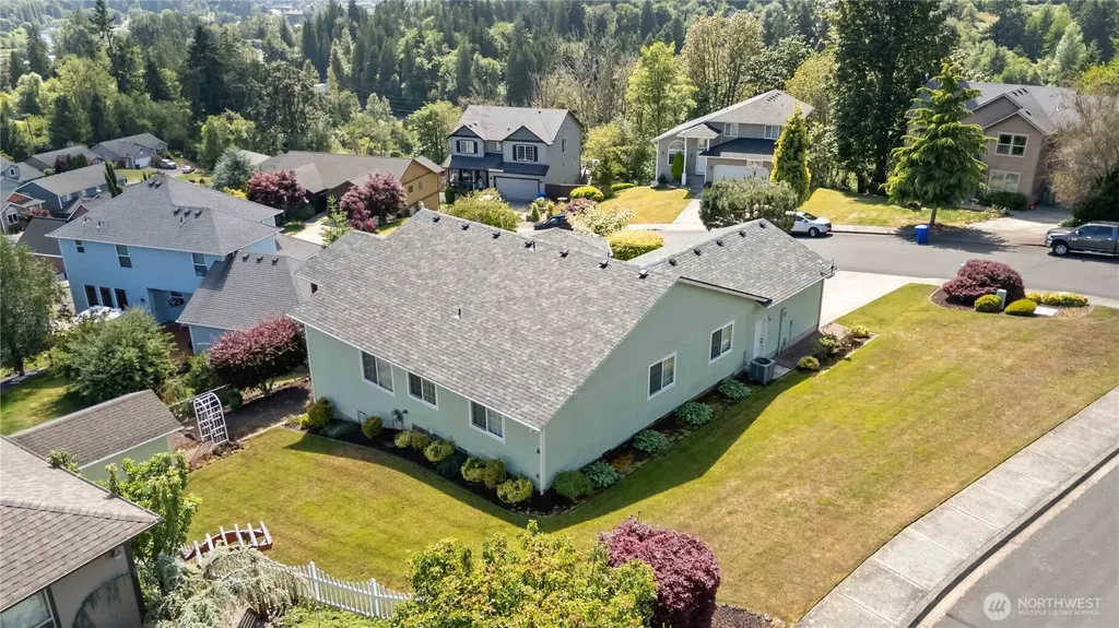 912 Edinburgh Court Kelso WA 98626