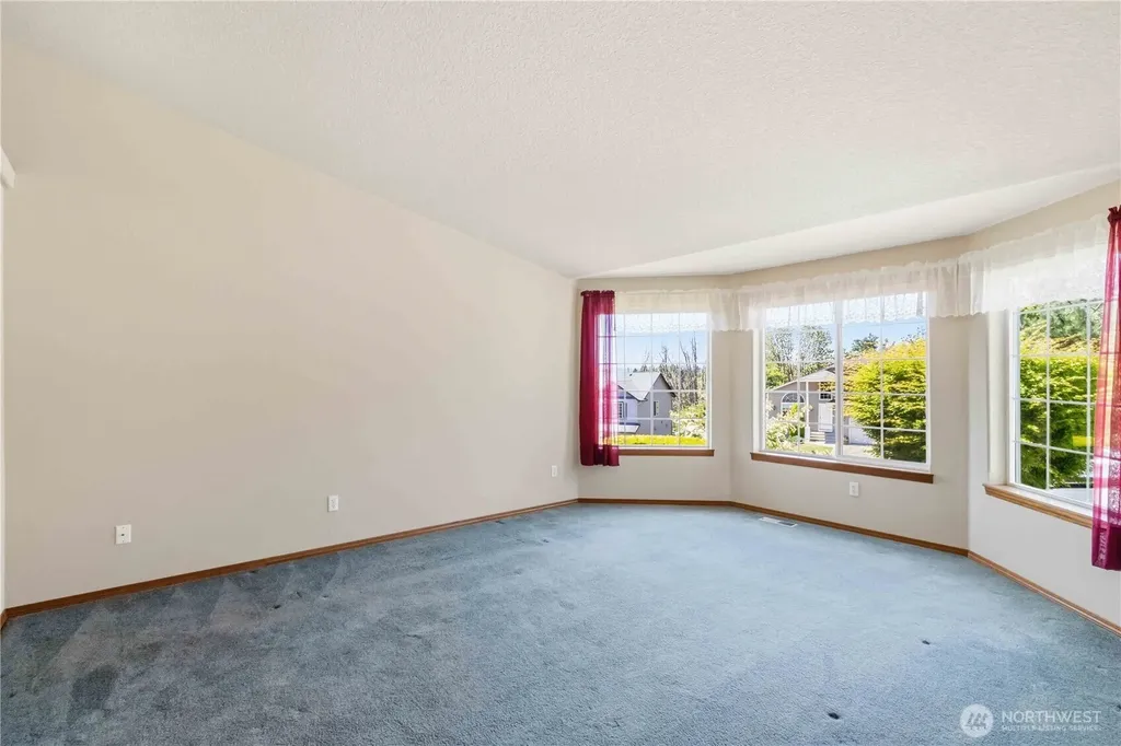 912 Edinburgh Court Kelso WA 98626