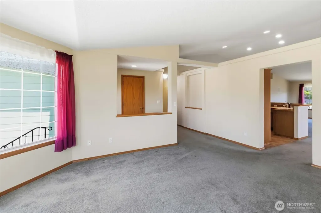 912 Edinburgh Court Kelso WA 98626