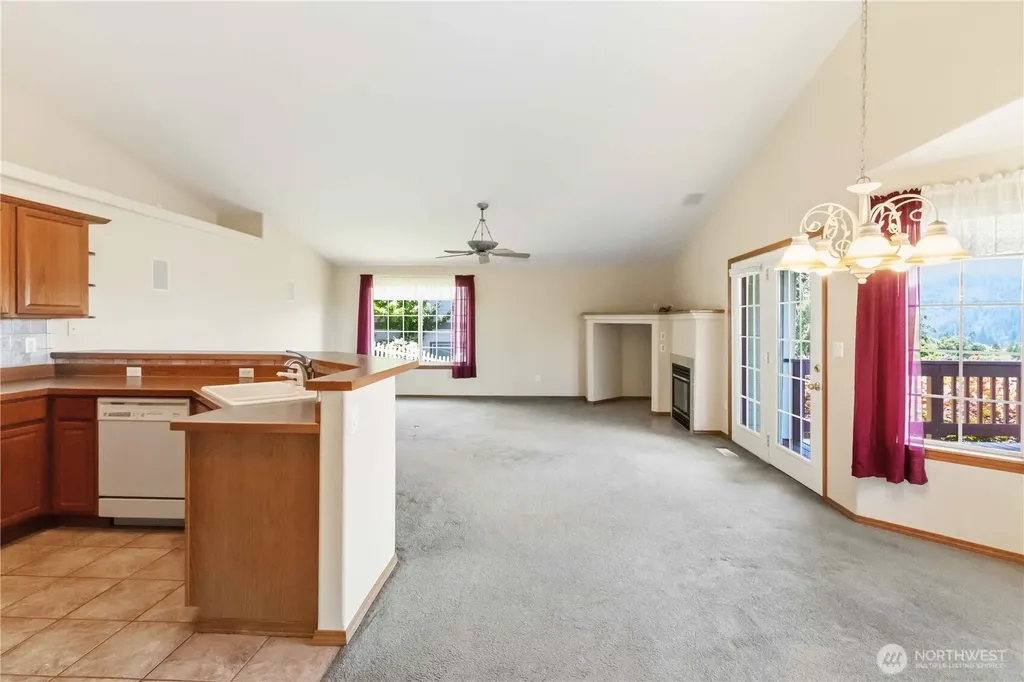 912 Edinburgh Court Kelso WA 98626