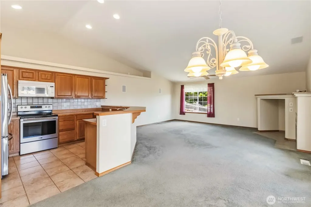 912 Edinburgh Court Kelso WA 98626