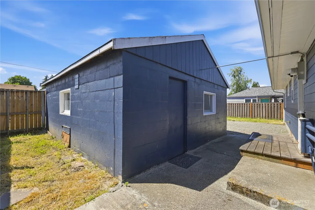 622 6th Street SE Auburn WA 98002