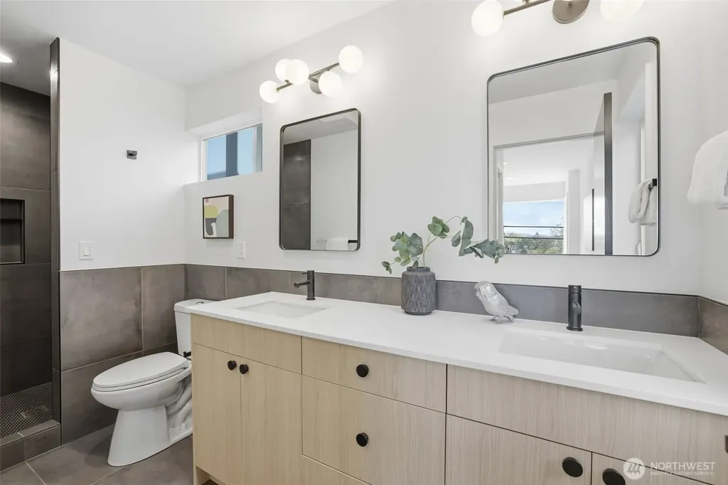 4517 35th Avenue S Seattle WA 98118