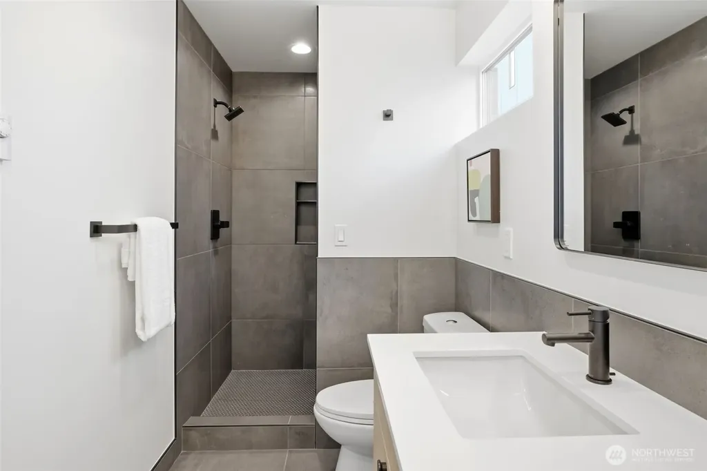 4517 35th Avenue S Seattle WA 98118
