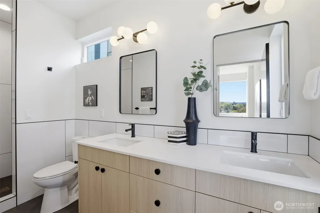 4517 35th Avenue S Seattle WA 98118
