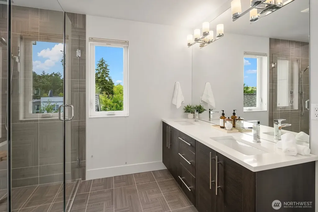 1729 34th Avenue Seattle WA 98122