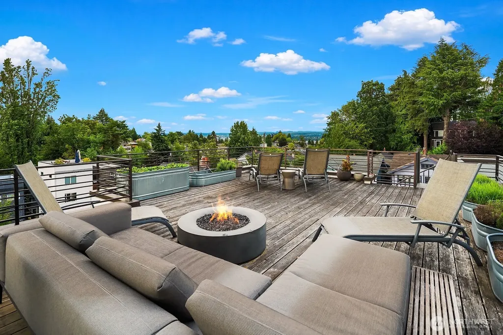 1729 34th Avenue Seattle WA 98122