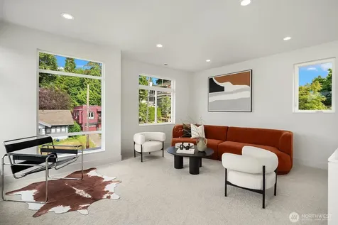 1729 34th Avenue Seattle WA 98122