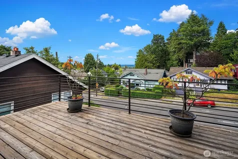 1729 34th Avenue Seattle WA 98122