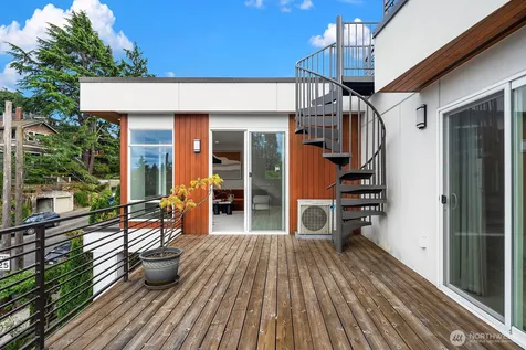 1729 34th Avenue Seattle WA 98122