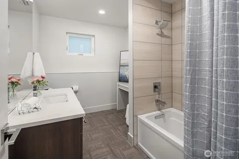 1729 34th Avenue Seattle WA 98122