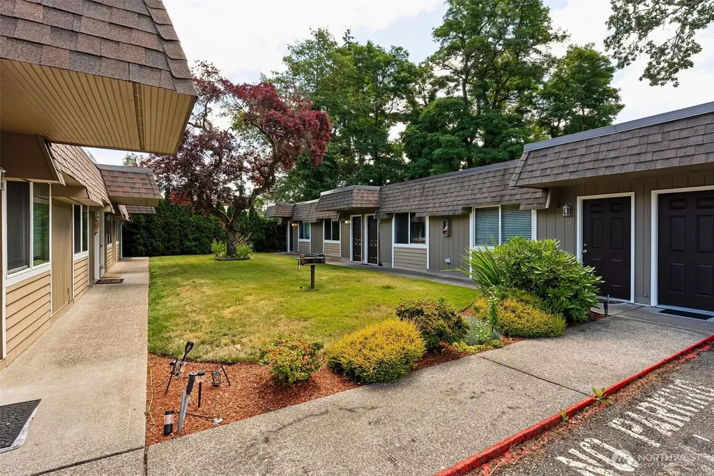 9811 Whitman Avenue SW Lakewood WA 98499